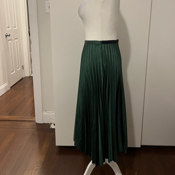 GORGEOUS GREEN FAN SKIRT SATIN MIDI PLEATED - Picture 7 of 10